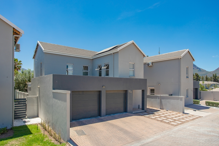 3 Bedroom Property for Sale in Mountain Crest Private Estate Western Cape